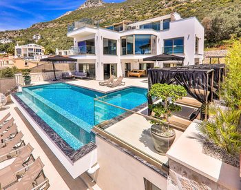 Villa Met Zeezicht En Uitgebreide Voorzieningen In Kalkan, Antalya 3