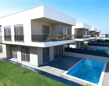 Villas Avec Piscines Et Jardins Privés À Döşemealtı Antalya 1