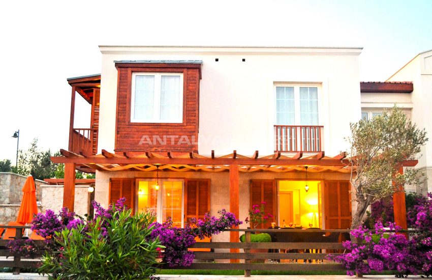 Möblierte 3-zimmer-villa Mit Pool In Kalkan, Antalya 1