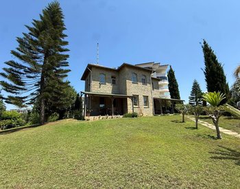 Alanya'da Özel Tasarımlı Geniş Müstakil Villa 3