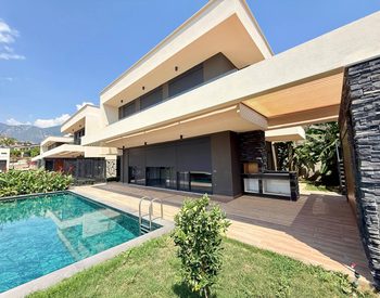 Alanya'da Deniz Manzaralı Müstakil Villa 1