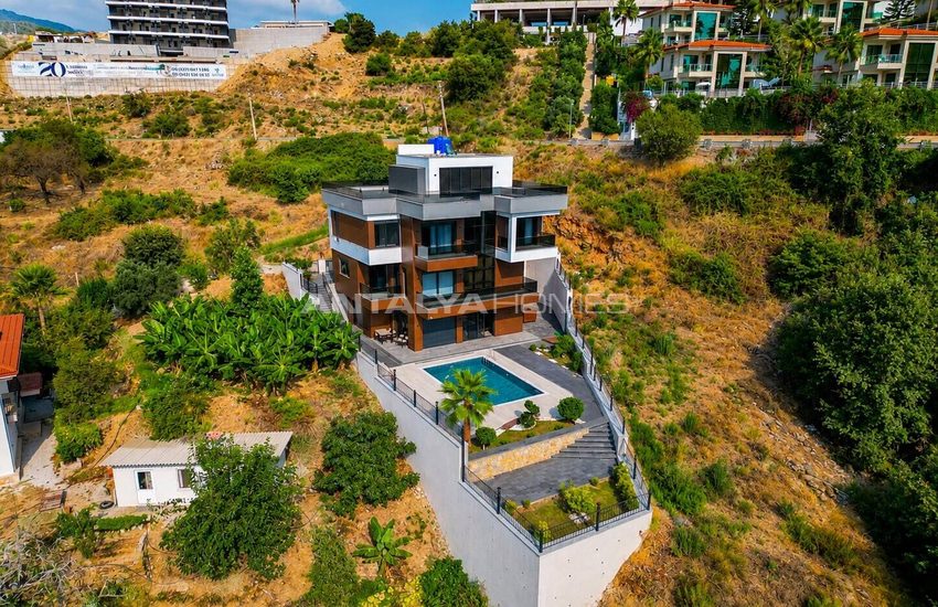 Alanya'da Deniz Manzaralı ve Havuzlu Müstakil Şık Villa 1