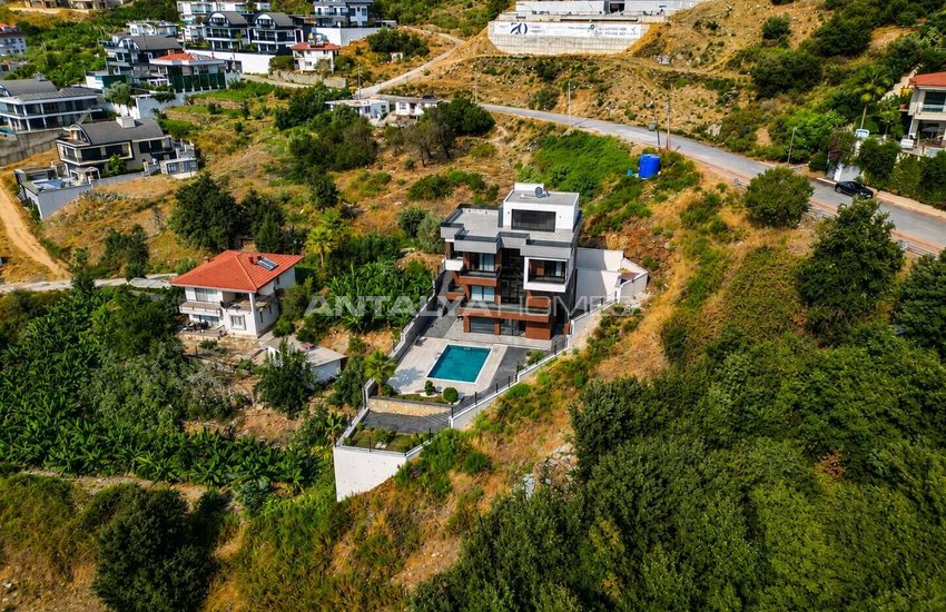 Alanya'da Deniz Manzaralı ve Havuzlu Müstakil Şık Villa 5