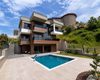 Alanya'da Deniz Manzaralı ve Havuzlu Müstakil Şık Villa 9