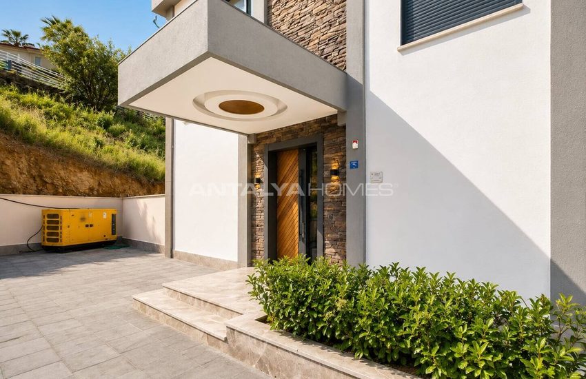 Alanya'da Deniz Manzaralı ve Havuzlu Müstakil Şık Villa 11