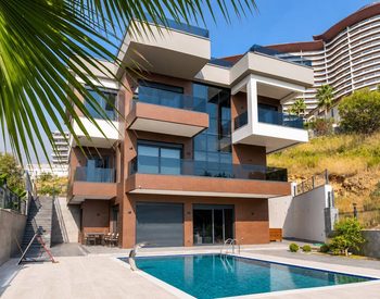 Alanya'da Deniz Manzaralı ve Havuzlu Müstakil Şık Villa 1