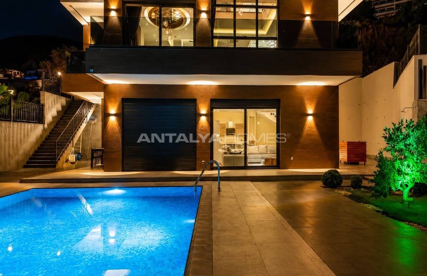 Alanya'da Deniz Manzaralı ve Havuzlu Müstakil Şık Villa 14