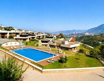 Alanya'da Geniş Yaşam Alanlarına Sahip Şehir Manzaralı Villa 3