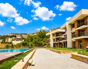 Alanya'da Geniş Yaşam Alanlarına Sahip Şehir Manzaralı Villa 2