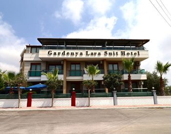 Antalya Güzeloba'da Aktif İşletmesi Bulunan Satılık Otel 1