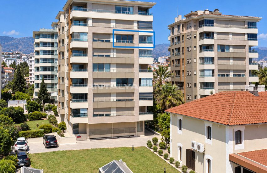 Apartment in a Seafront Complex with Pool in Konyaaltı Antalya 3