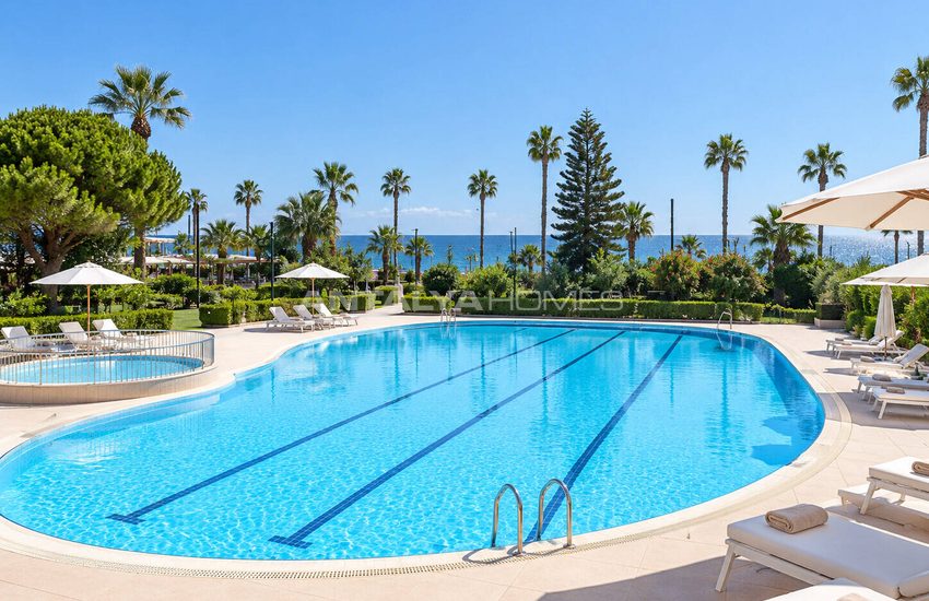 Apartment in a Seafront Complex with Pool in Konyaaltı Antalya 4