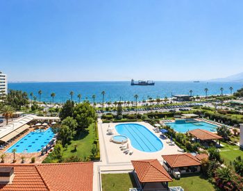 Apartment in a Seafront Complex with Pool in Konyaaltı Antalya 3