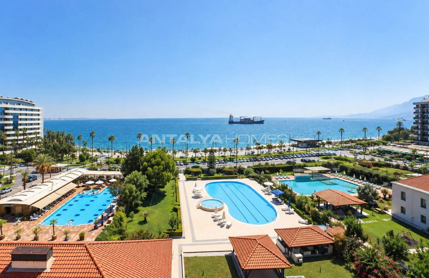 Apartment in a Seafront Complex with Pool in Konyaaltı Antalya 2