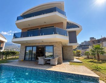 Alanya'da Özel Havuzlu 7 Yatak Odalı Müstakil Villa 3