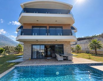 Alanya'da Özel Havuzlu 7 Yatak Odalı Müstakil Villa 1
