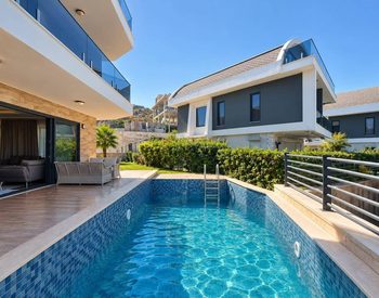 Alanya'da Özel Havuzlu 7 Yatak Odalı Müstakil Villa 2