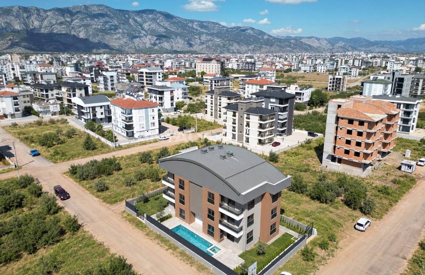 Nyckelfärdig Bostadsbyggnad Med Pool I Antalya Döşemealtı