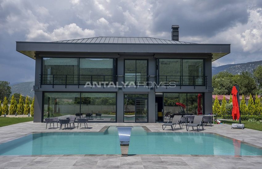 Muğla Menteşe’de Özel Yüzme Havuzlu Satılık Müstakil Villa