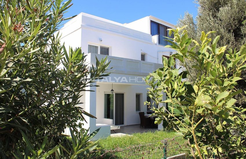 Sea View Semi-detached Villa with Garden in Bodrum Turkbuku 6