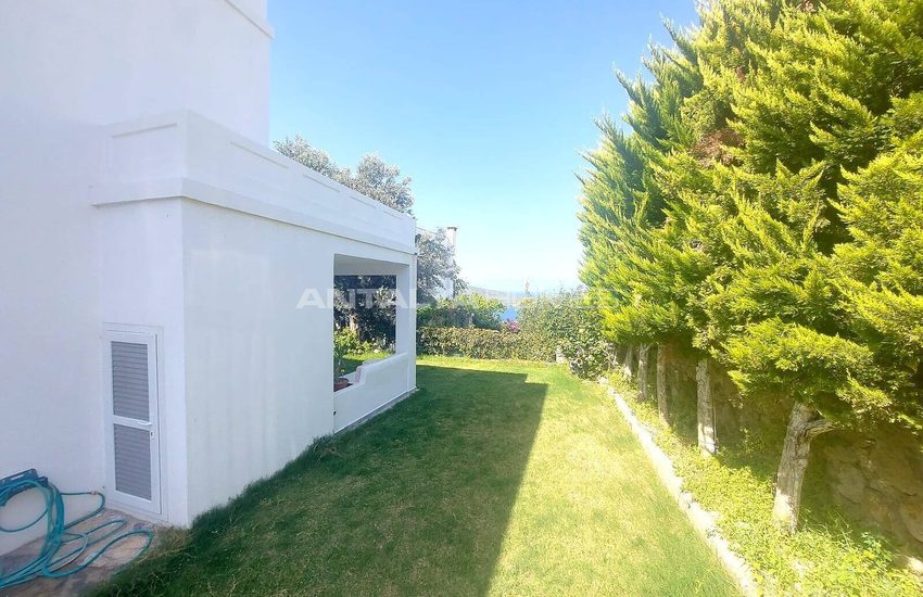 Sea View Semi-detached Villa with Garden in Bodrum Turkbuku 7