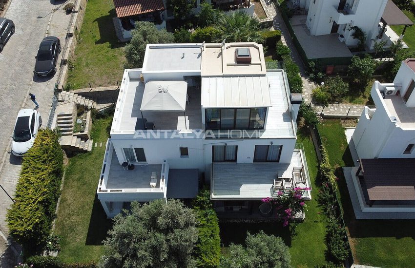 Sea View Semi-detached Villa with Garden in Bodrum Turkbuku 3