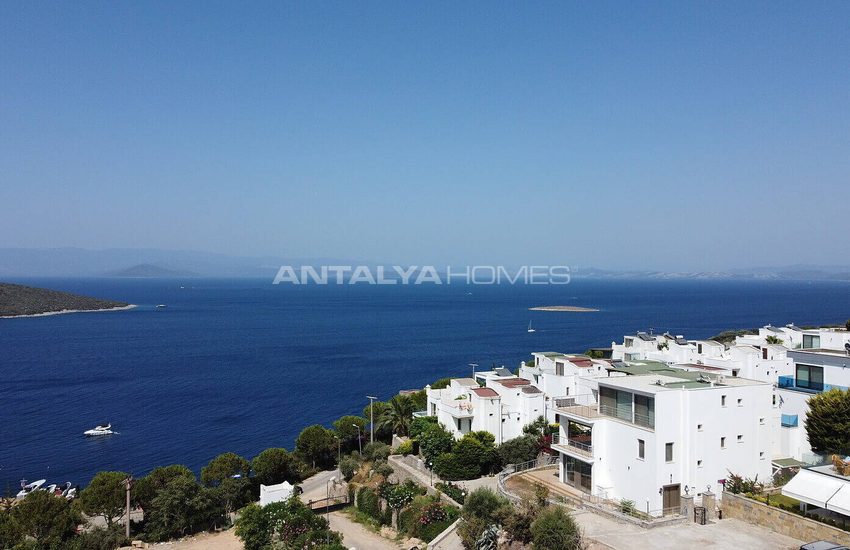 Sea View Semi-detached Villa with Garden in Bodrum Turkbuku 5