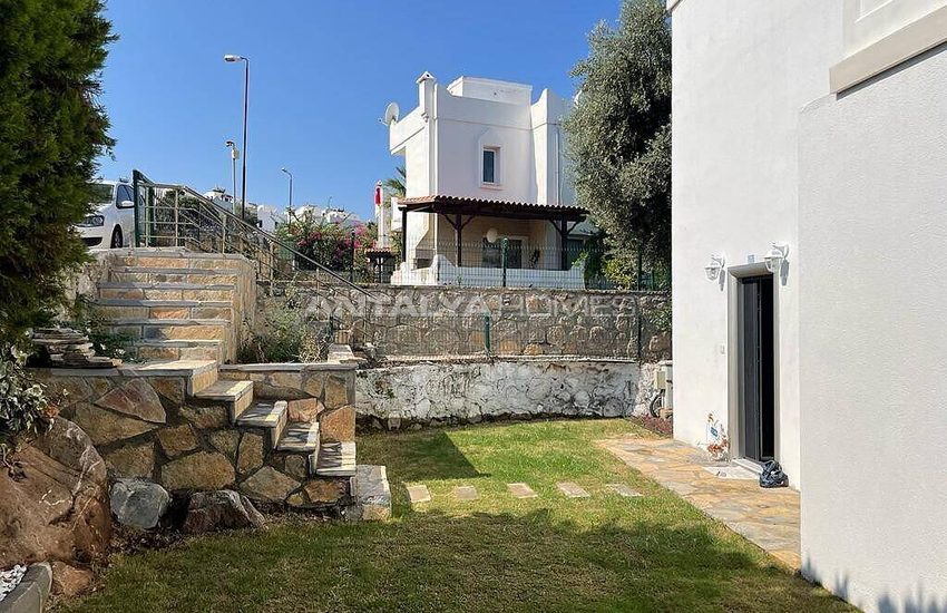 Sea View Semi-detached Villa with Garden in Bodrum Turkbuku 12