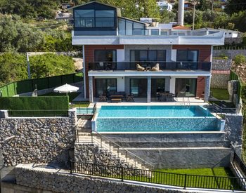 Fethiye Faralya’da Açık ve Kapalı Havuzlu Müstakil Villa 3