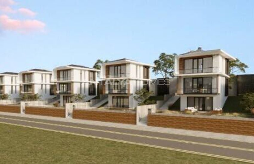Bodrum Muğla'da Zengin Olanaklı Sitede Tripleks Villalar
