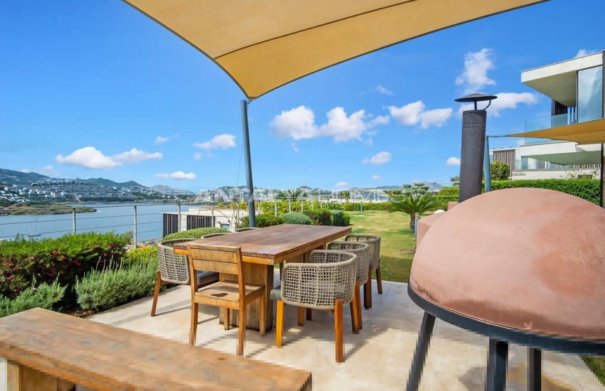 Gemeubileerde Villa Met Zeezicht En Privéstrand In Bodrum 10