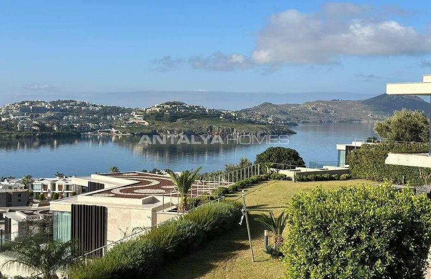 Gemeubileerde Villa Met Zeezicht En Privéstrand In Bodrum