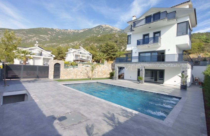 Muğla Fethiye'de Özel Havuzlu Şık Müstakil Villa
