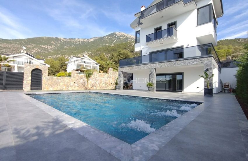 Muğla Fethiye'de Özel Havuzlu Şık Müstakil Villa 3
