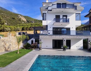 Muğla Fethiye'de Özel Havuzlu Şık Müstakil Villa 2