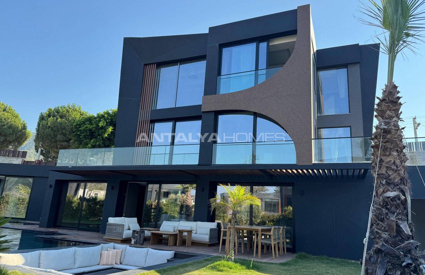 Detached Real Estate with Pool Close to Sea in Bodrum Turkbuku