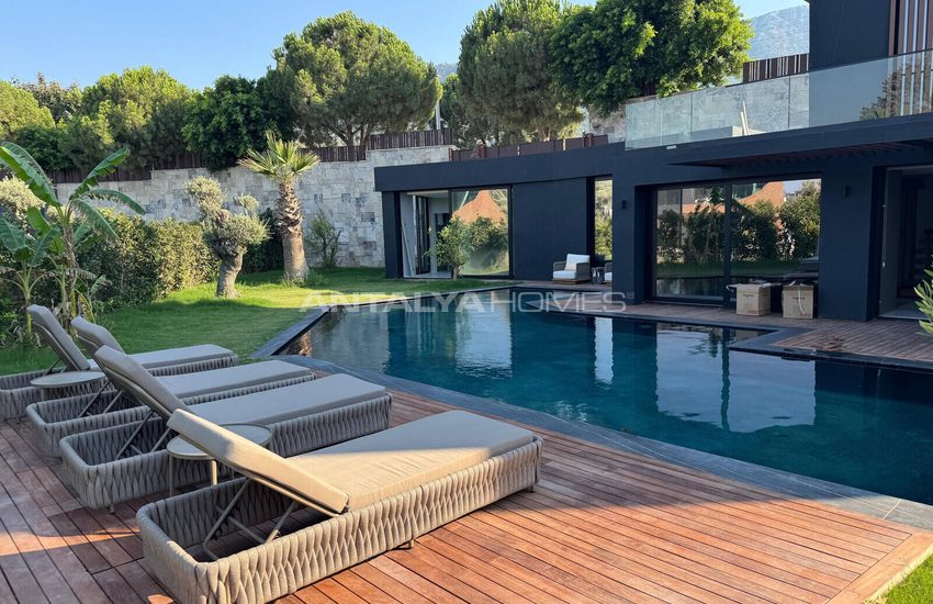Detached Real Estate with Pool Close to Sea in Bodrum Turkbuku 1