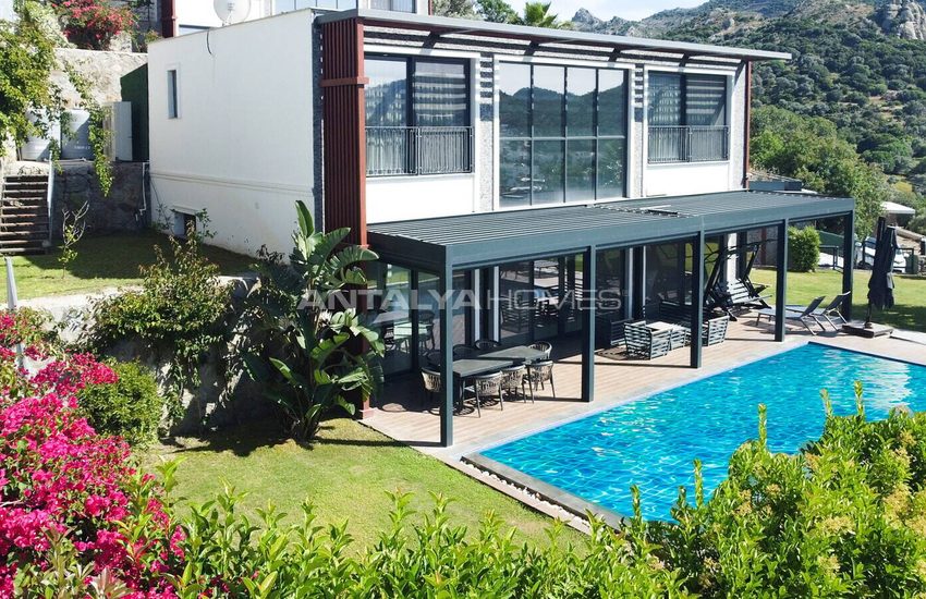 Bodrum Yalıkavak'ta Deniz Manzaralı ve Özel Havuzlu Ev