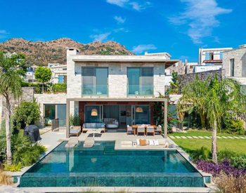 Bodrum'da Bahçeli ve Havuzlu Şık Müstakil Evler 2