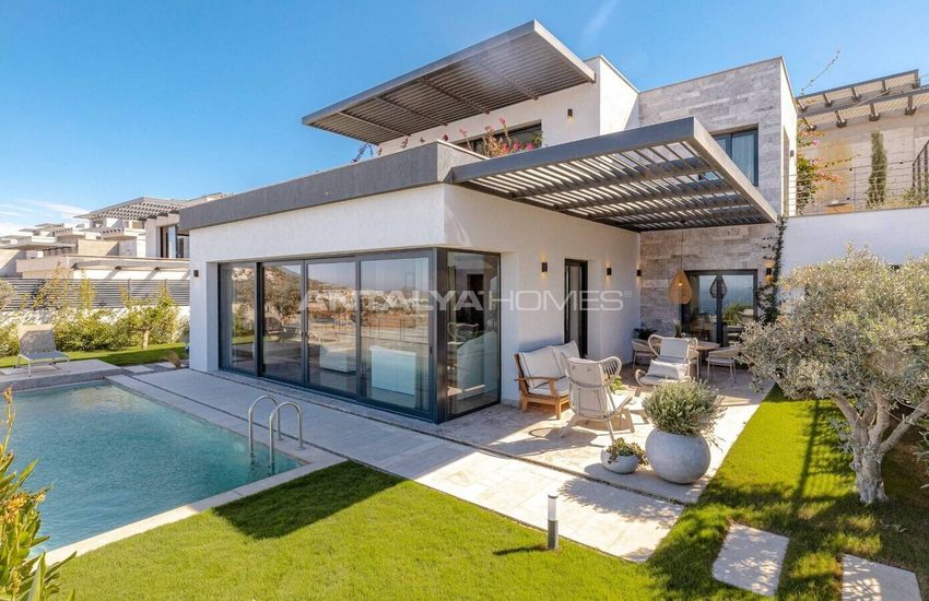 Sea View Houses with Private Pool and Garden in Bodrum