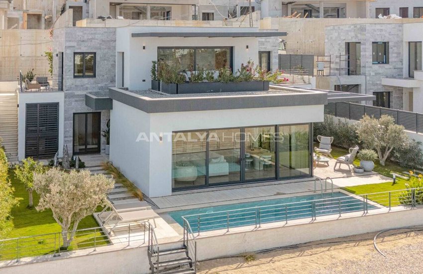 Sea View Houses with Private Pool and Garden in Bodrum 1