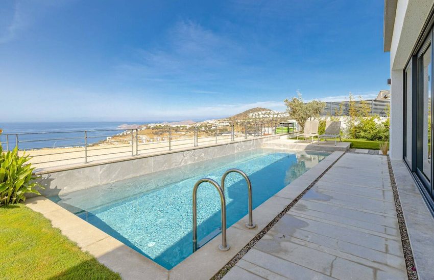 Sea View Houses with Private Pool and Garden in Bodrum 3