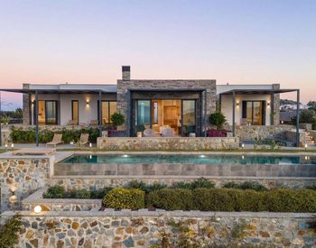 Bodrum Gümüşlük'te Deniz Manzaralı ve Müştemilatlı Villalar 2