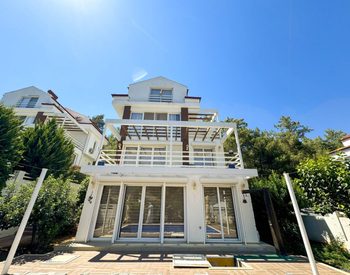 Fethiye Ölüdeniz'de Kısa Dönem Kiralamaya Uygun Havuzlu Şık Villa 2