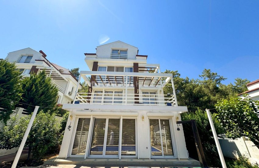 Fethiye Ölüdeniz'de Kısa Dönem Kiralamaya Uygun Havuzlu Şık Villa 1