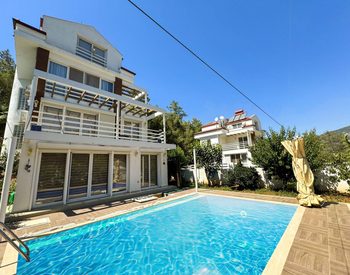 Fethiye Ölüdeniz'de Kısa Dönem Kiralamaya Uygun Havuzlu Şık Villa 1