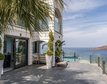 Bodrum'da Marina ve Deniz Manzaralı Havuzlu Ev 2