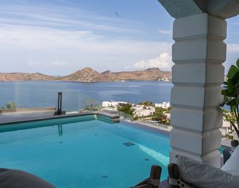 Bodrum'da Marina ve Deniz Manzaralı Havuzlu Ev 1