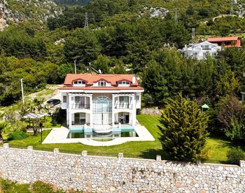 House on 1500 M² Plot in Fethiye Ölüdeniz 1