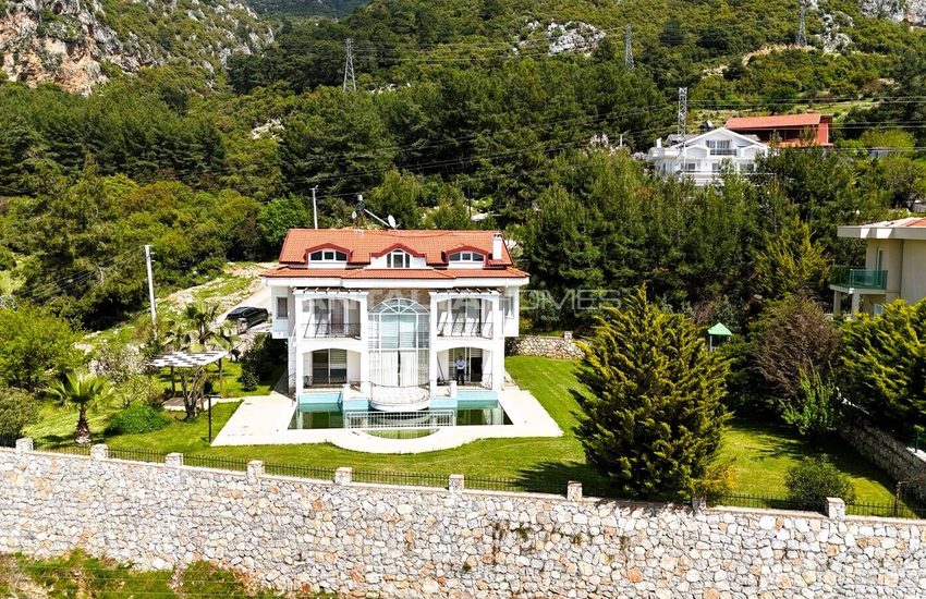 Maison Sur Un Terrain De 1500 M² À Fethiye Ölüdeniz